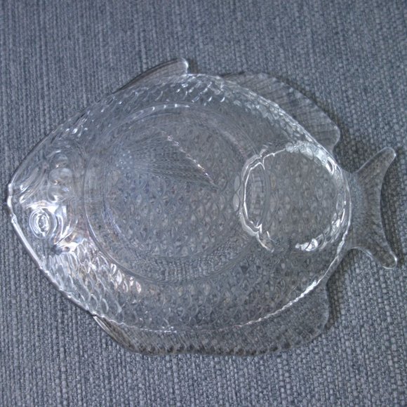 Set of Four(4) Fish Shaped/Designed Glass Plates - Picture 5 of 9